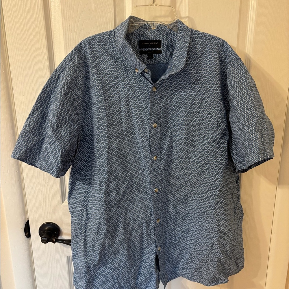Men's Banana Republic XL Short Sleeve Blue Button Up Patterned Shirt